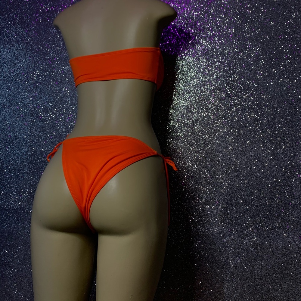 Bikini - Picture 3 of 5